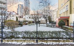 Cozy Pastel Two Bedroom Apartment In Central Gdynia By Noclegi Renters